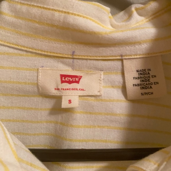 Short sleeve Levi’s button down shirt - Picture 2 of 3